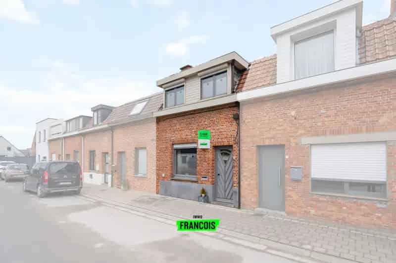 Gezellige woning met uitweg en carport achteraan in Ieper
