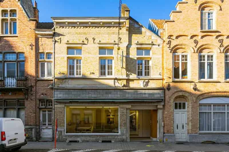 Handelspand te koop Ieper 900m² met appartement