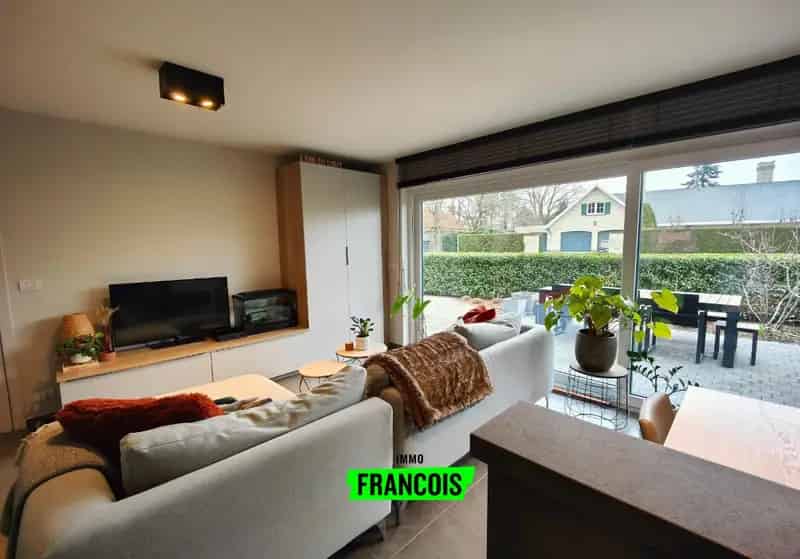 Recent appartement met 2 slaapkamers, terras en autostaanplaats