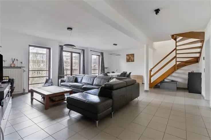 Gerenoveerd Duplex Appartement 3 slaapkamers Parking
