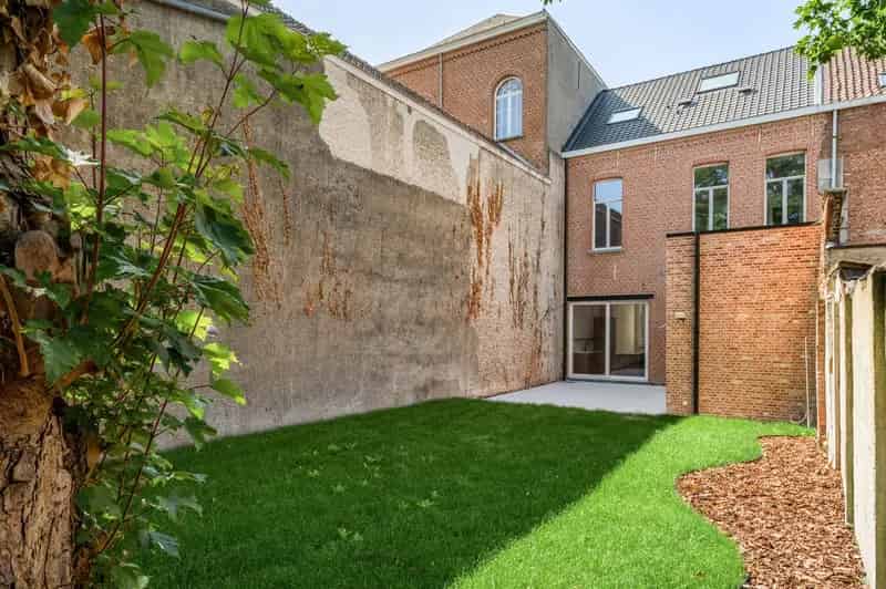 Karaktervolle, gerenoveerde woning met ruime stadstuin