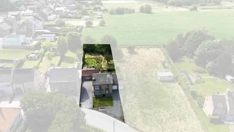 Open bebouwing met 3 slpks, garage, opslagruimte & tuin