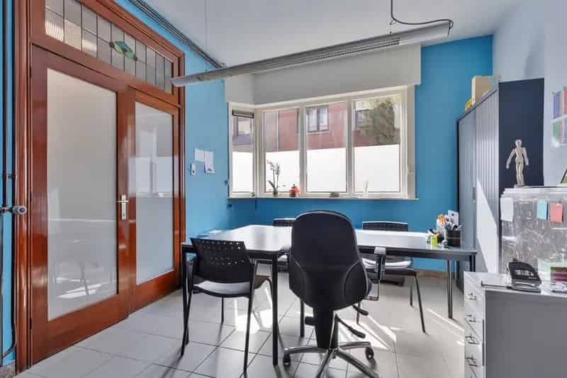 Op te frissen woning met bijzonder veel mogelijkheden!