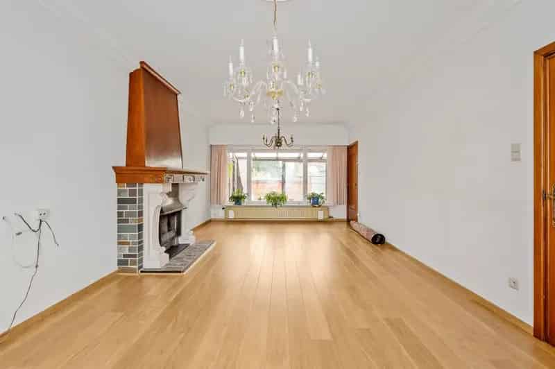 Op te frissen woning (178 m²) met 3 slaapkamers, aangelegd terras en tuin te koop!