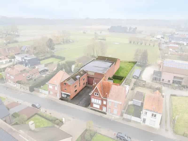 Ruime opslagplaats met bijhorende instapklare gezinswoning te Izegem, Bosmolens