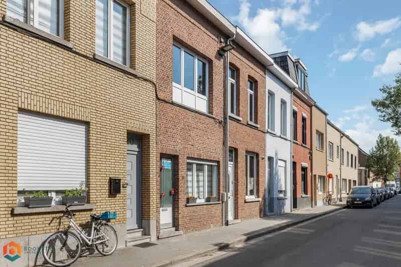 Instapklare woning met 3 slpkrs en garage