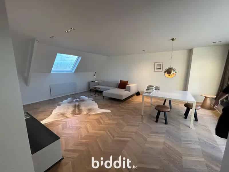 Smaakvol gerenoveerd penthouse met 2 slpk en terras