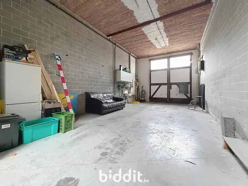 HUIS MET AANHORIGHEDEN EN TUIN