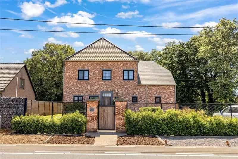 Hoogwaardig afgewerkte pastorijwoning met 5 (6) slaapkamers