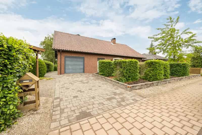 Huis te koop 4 slaapkamers 2 badkamers 1750m²