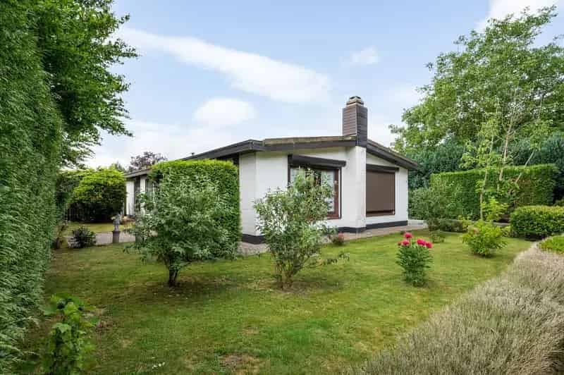 Te renoveren laagbouwwoning met 3 slaapkamers op 557m²
