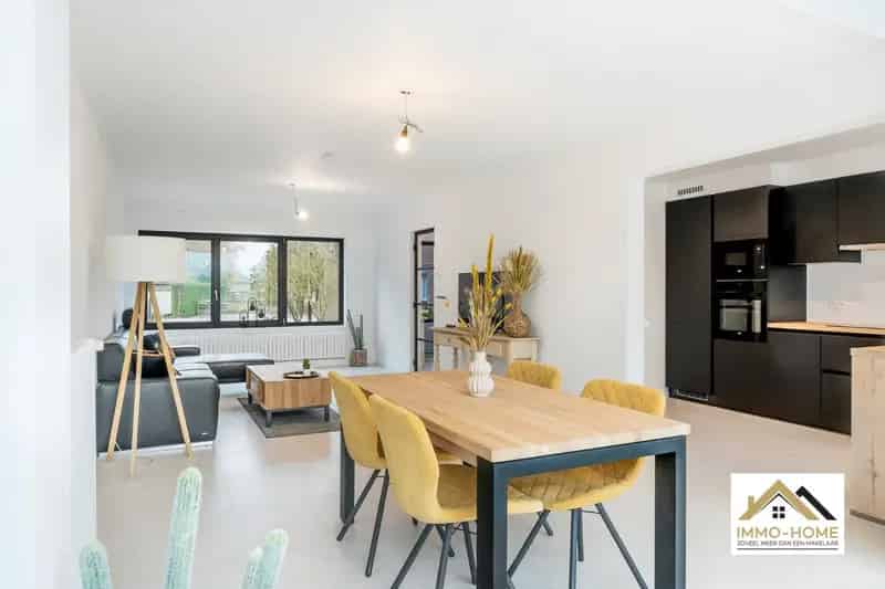 Zeer ruime woning met prachtig open zicht op agrarisch gebied