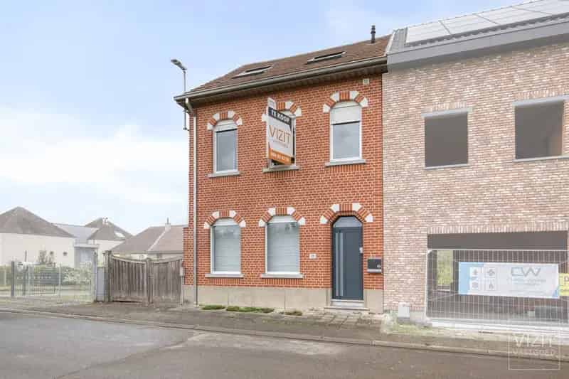 Halfopen woning met tuin kelder en 3 slaapkamers