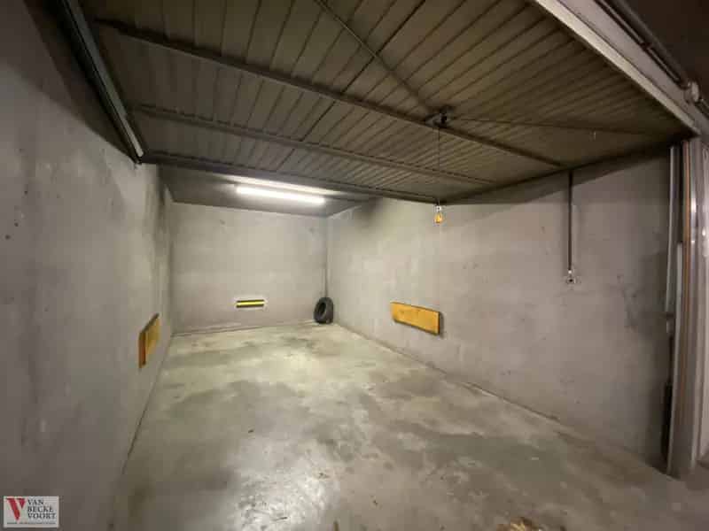 Garagebox 12 Karel Janssenslaan (onder Leopoldpark)