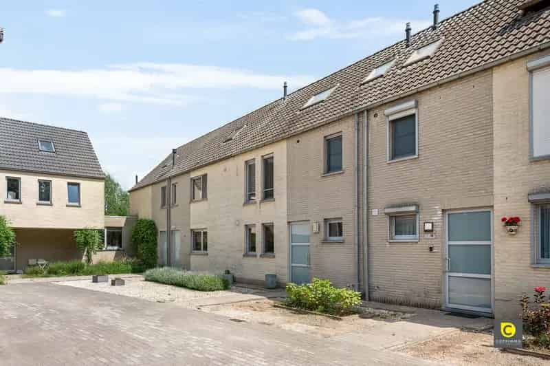 Recente instapklare woning op woonerf