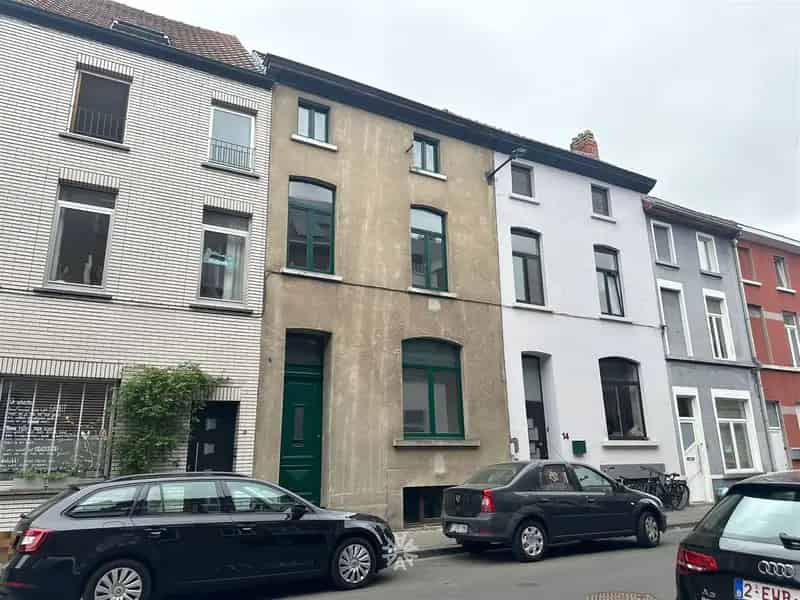 Gerenoveerde Rijwoning te Huur Sint-Amandsberg