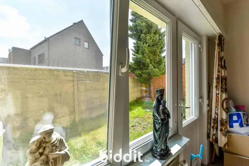 GELIJKVLOERS APPARTEMENT