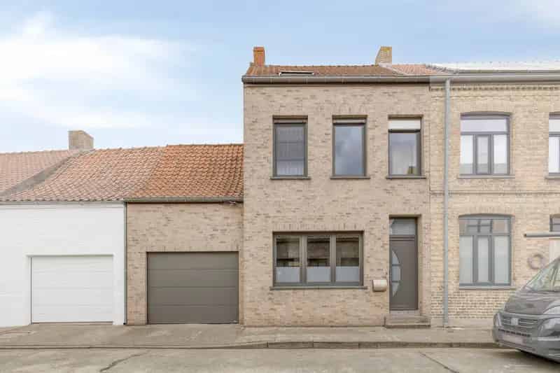 Rijwoning met Garage te Leisele