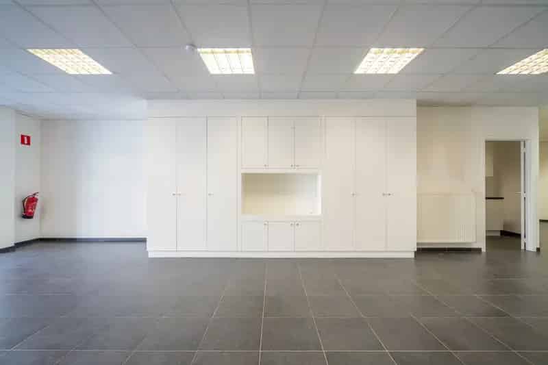 KANTOOR MET GARAGE