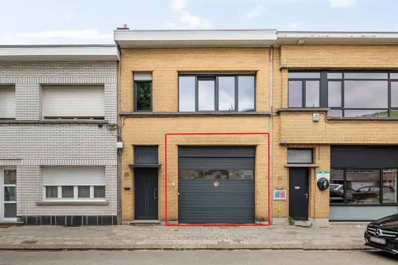 Garagecomplex van +-1.520 m² op strategische locatie in Deurne
