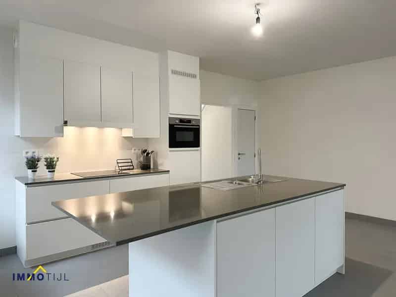 Gerenoveerde woning met 3 slpkms, tuin en ruime garage!