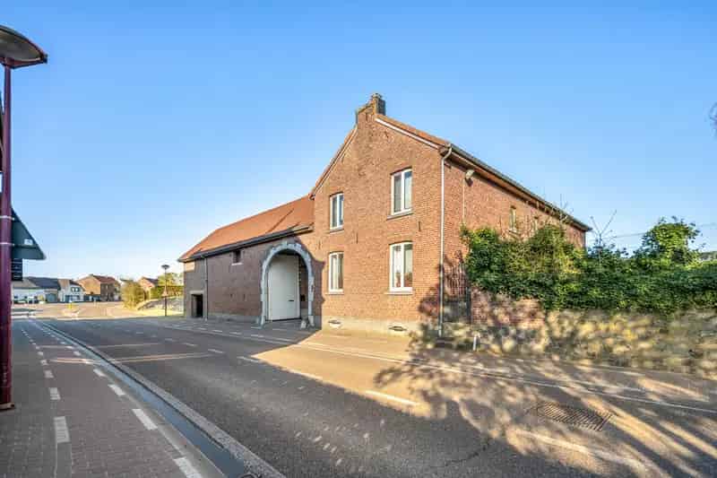 Vierkantshoeve te huur: Ruime hoeve met schuur en weide