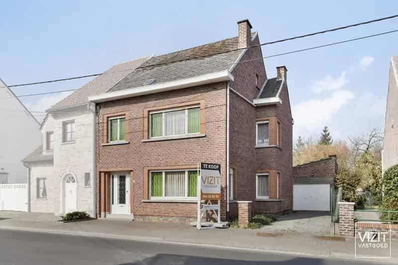 Te renoveren woning met 4 slaapkamers in Denderhoutem