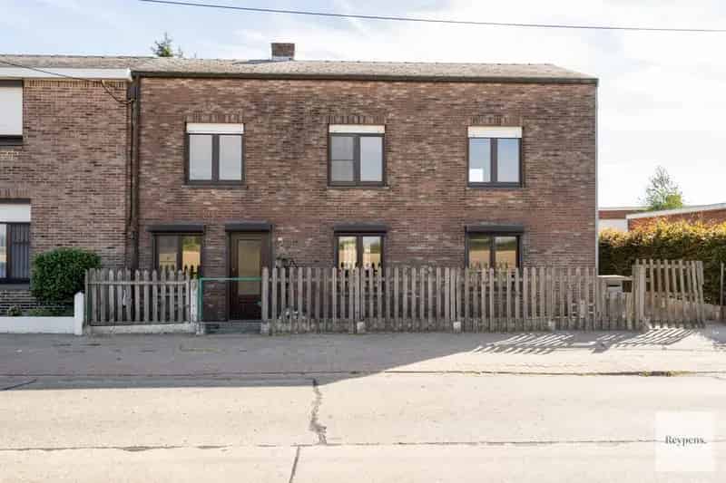 Goed gelegen op te frissen woning