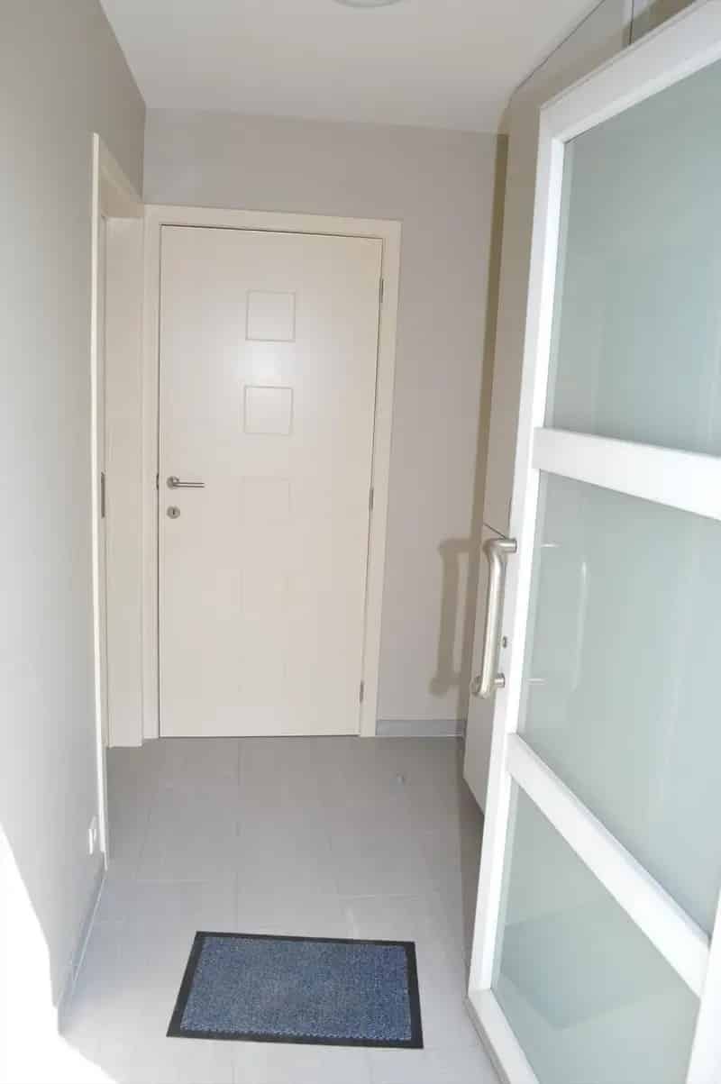 Rustig gelegen recente woning met drie slaapkamers.