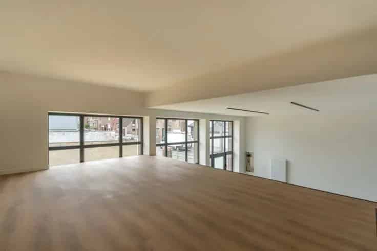 Huis Te Koop: Gerenoveerde Schoolgebouw met Charme