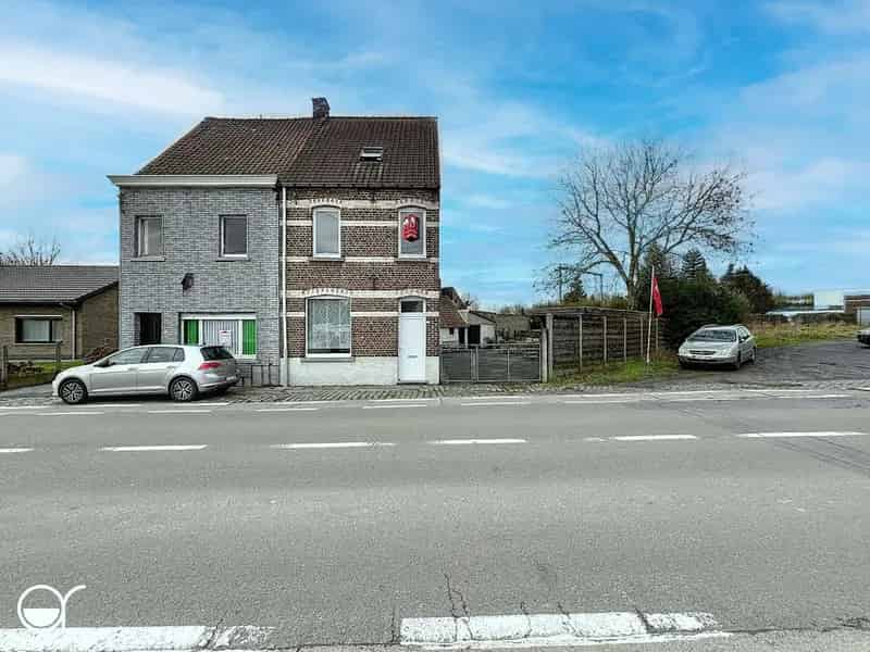 Half open bebouwing met 3 slaapkamers en grote tuin
