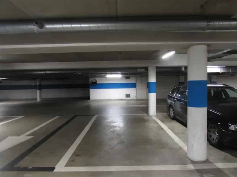 Ondergrondse staanplaats in de parking Viane.