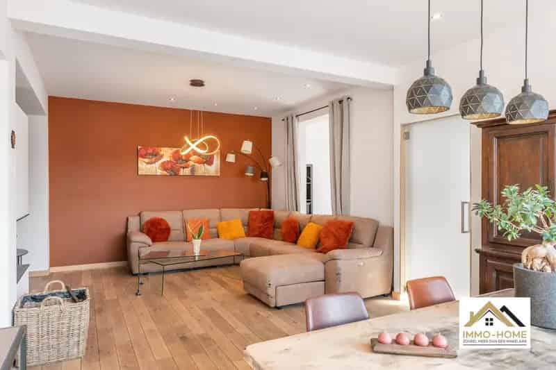 Recent gerenoveerde woning met magazijn en atelier-ruimte