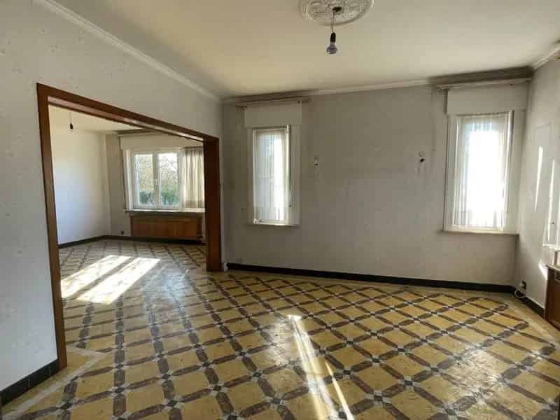 Ruime, te renoveren woning met veel potentieel op 10a14ca