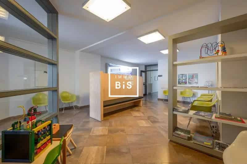 Centraal gelegen instapklaar handelspand op topligging in de Dumortierlaan