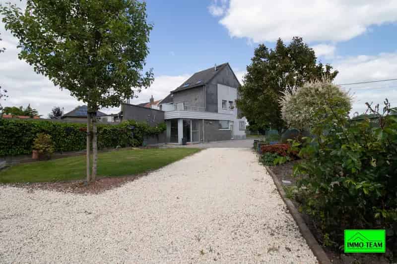 RUIME GEZINSWONING MET 5/6 SLPKS - 2BADK