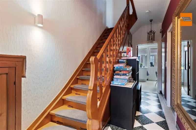 BOD AANVAARD Te renoveren woning met 3 slaapkamers, garage en tuin