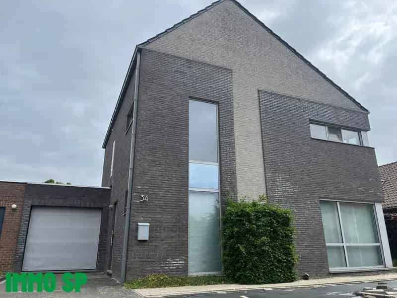 Huis te koop: Ruime 4 Slaapkamers, Grote Tuin & Garage