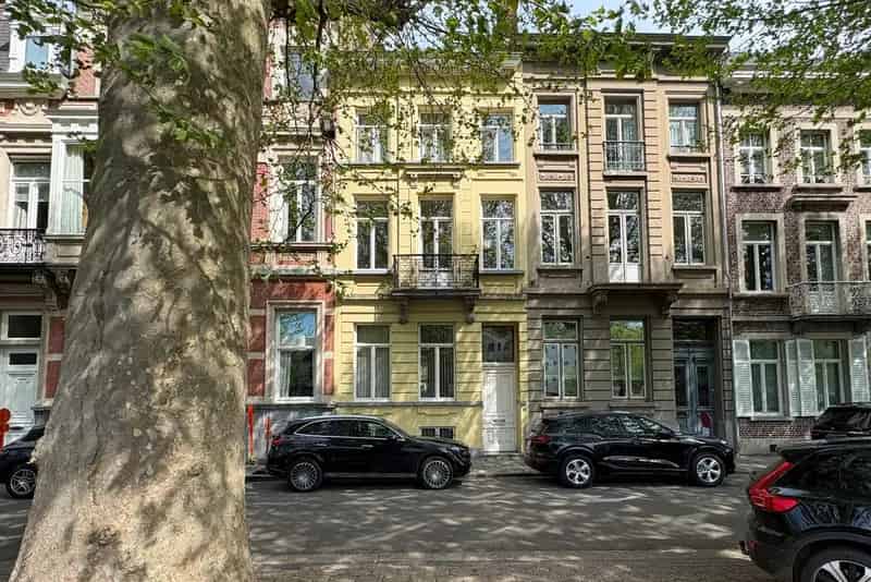 Coupure Gent. Uitzonderlijke herenwoning met stadstuin.