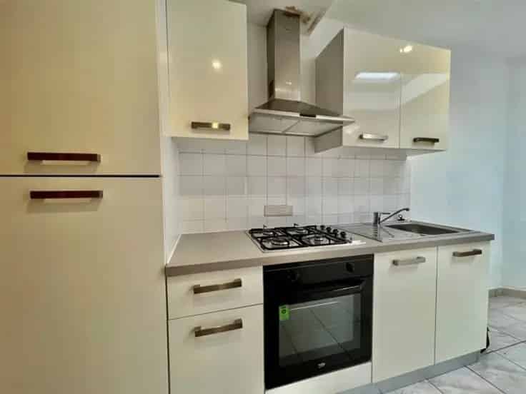 Te renoveren Handelswoning met Appartement