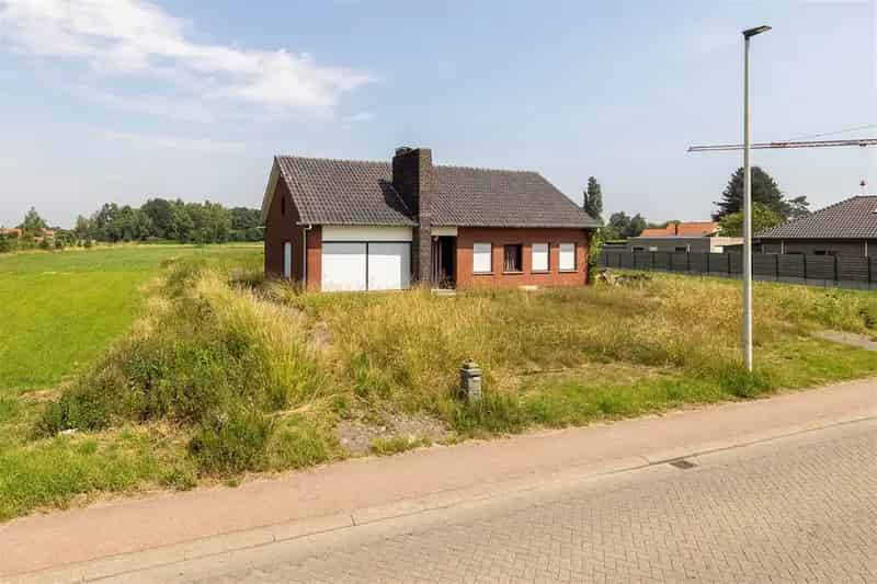 Te renoveren woning op een perceel van ca 1625m²