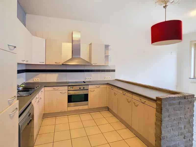 Te renoveren instapwoning met 3 slpks, tuintje en garage