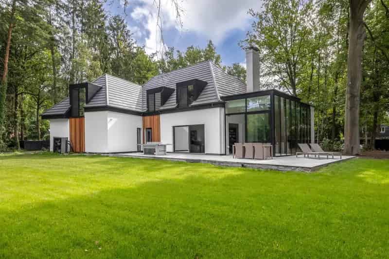 Luxe volledig gerenoveerde villa op een prachtig hoekperceel