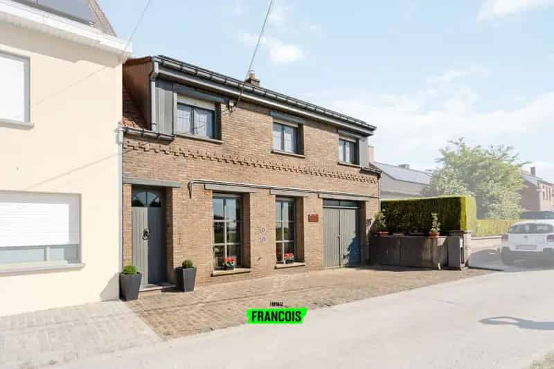 Ruime woning te koop met 5 slaapkamers en garage op landelijke ligging in Kortemark