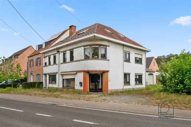 Te renoveren huis tweewoonst 2 bouwgronden