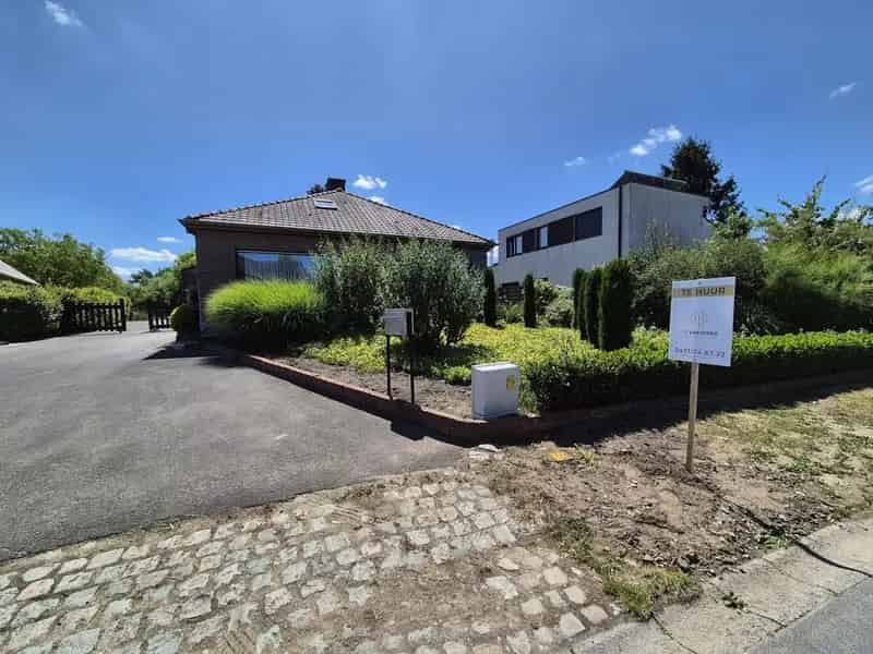 Huis te huur Aalter: 4 slaapkamers, 2 woonkamers, grote tuin