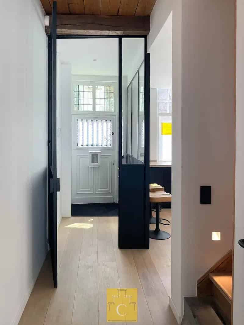 Recent gerenoveerde trapgevelwoning op een idyllische locatie in Groeninge, zelden geziene high-end afwerking, zonnepanelen en aangename terrastuin