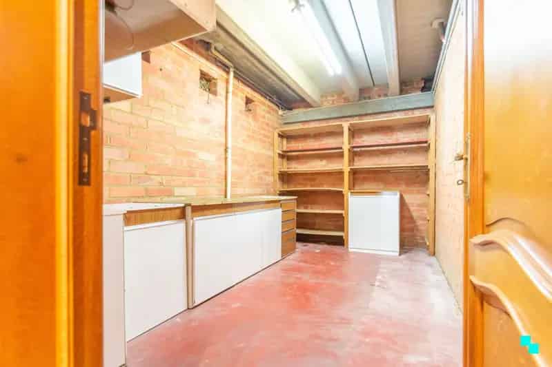 Te renoveren bel-etage woning te Merelbeke Kwenenbos