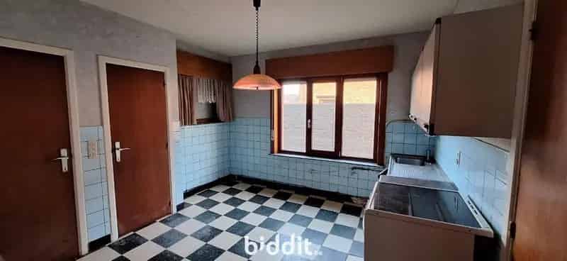 Rustig gelegen te renoveren woning