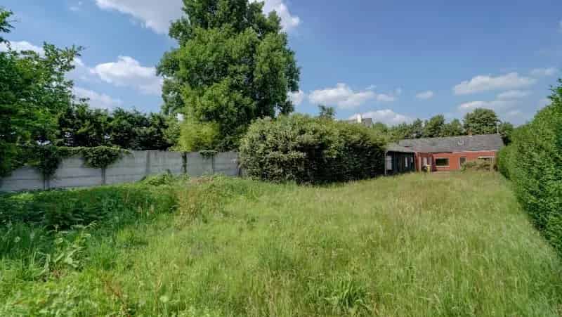 Te renoveren woning in het centrum op 6 are 87 ca